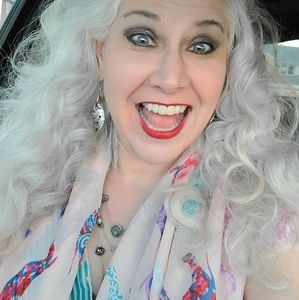 Meet your Posher, Laura